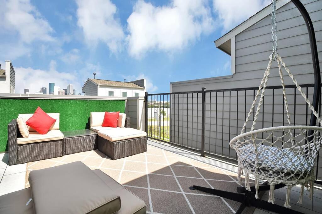 Amazing Rooftop! Downtown Skyline Views!!! Sleeps 15 Houston Esterno foto