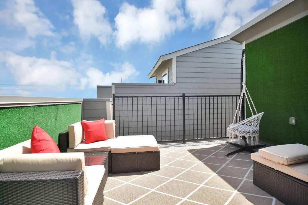 Amazing Rooftop! Downtown Skyline Views!!! Sleeps 15 Houston Esterno foto