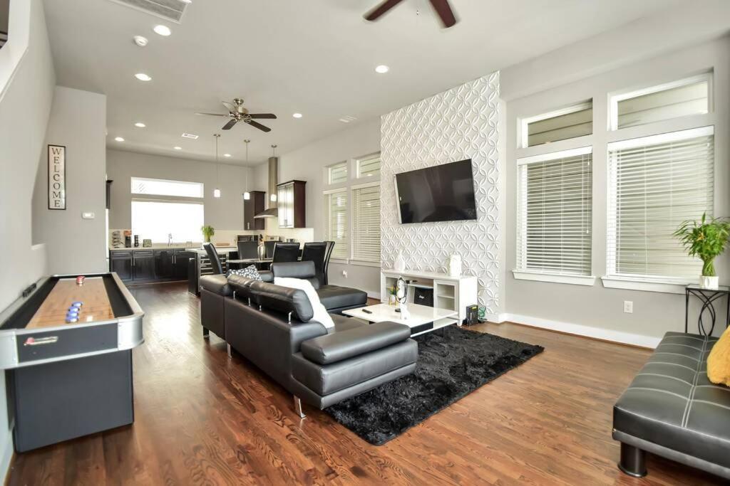 Amazing Rooftop! Downtown Skyline Views!!! Sleeps 15 Houston Esterno foto