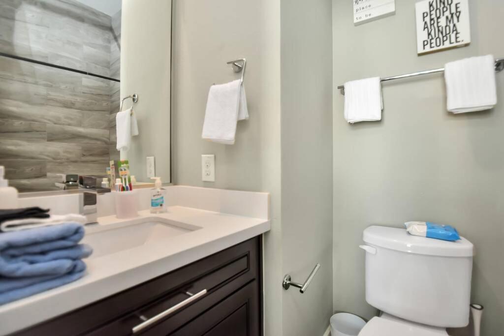 Amazing Rooftop! Downtown Skyline Views!!! Sleeps 15 Houston Esterno foto