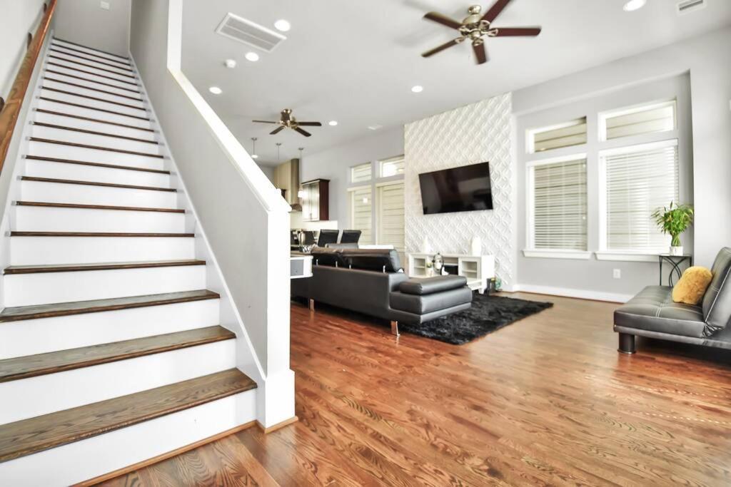 Amazing Rooftop! Downtown Skyline Views!!! Sleeps 15 Houston Esterno foto