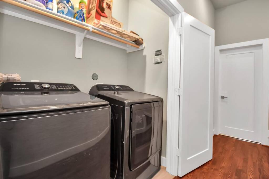 Amazing Rooftop! Downtown Skyline Views!!! Sleeps 15 Houston Esterno foto