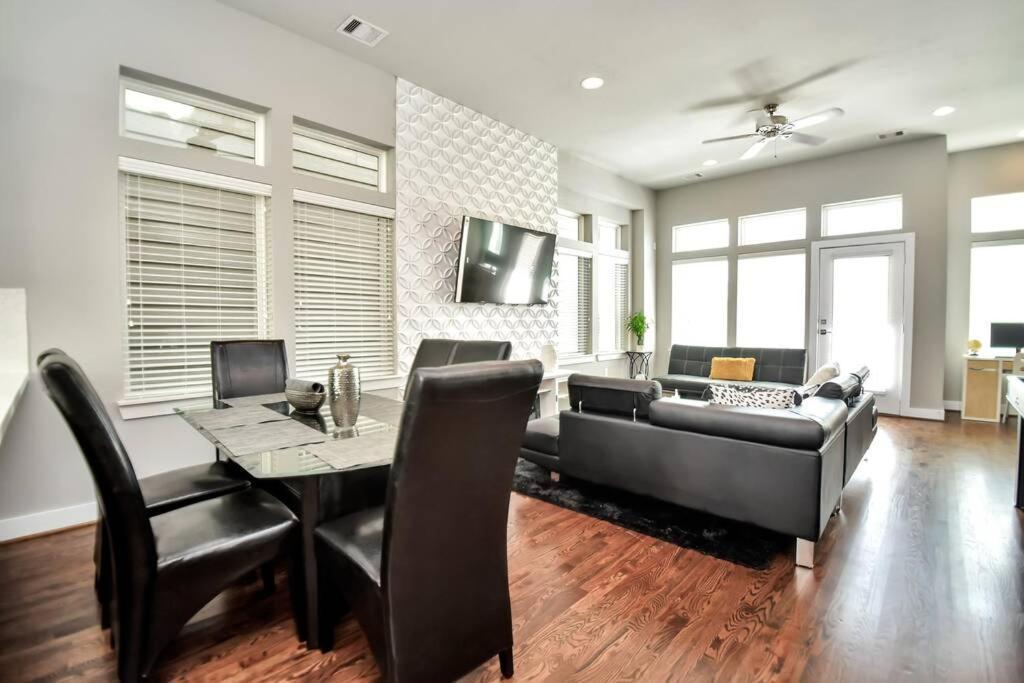 Amazing Rooftop! Downtown Skyline Views!!! Sleeps 15 Houston Esterno foto