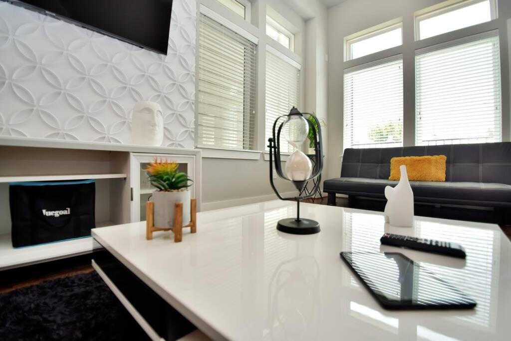 Amazing Rooftop! Downtown Skyline Views!!! Sleeps 15 Houston Esterno foto