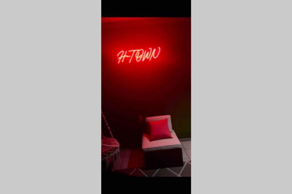 Amazing Rooftop! Downtown Skyline Views!!! Sleeps 15 Houston Esterno foto
